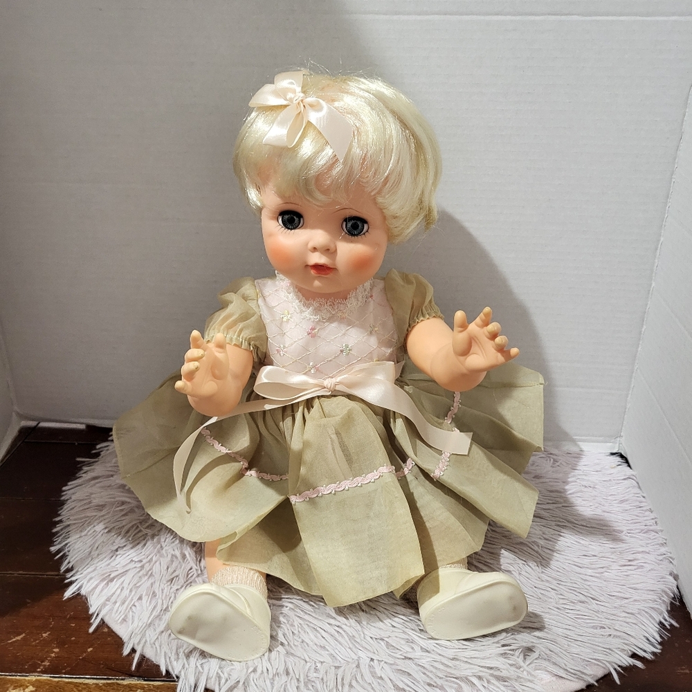 Vintage 1960s GVT Baby Doll 20” Vinyl Sleep Eyes Blonde Wig Original Dress